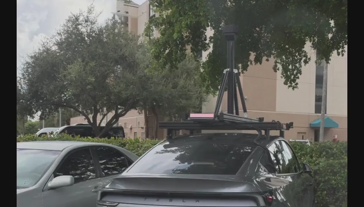 Manta locating a photo: a parking-lot photo is dropped into the workspace, placed on the map, resolved to a street address and checked against Street View